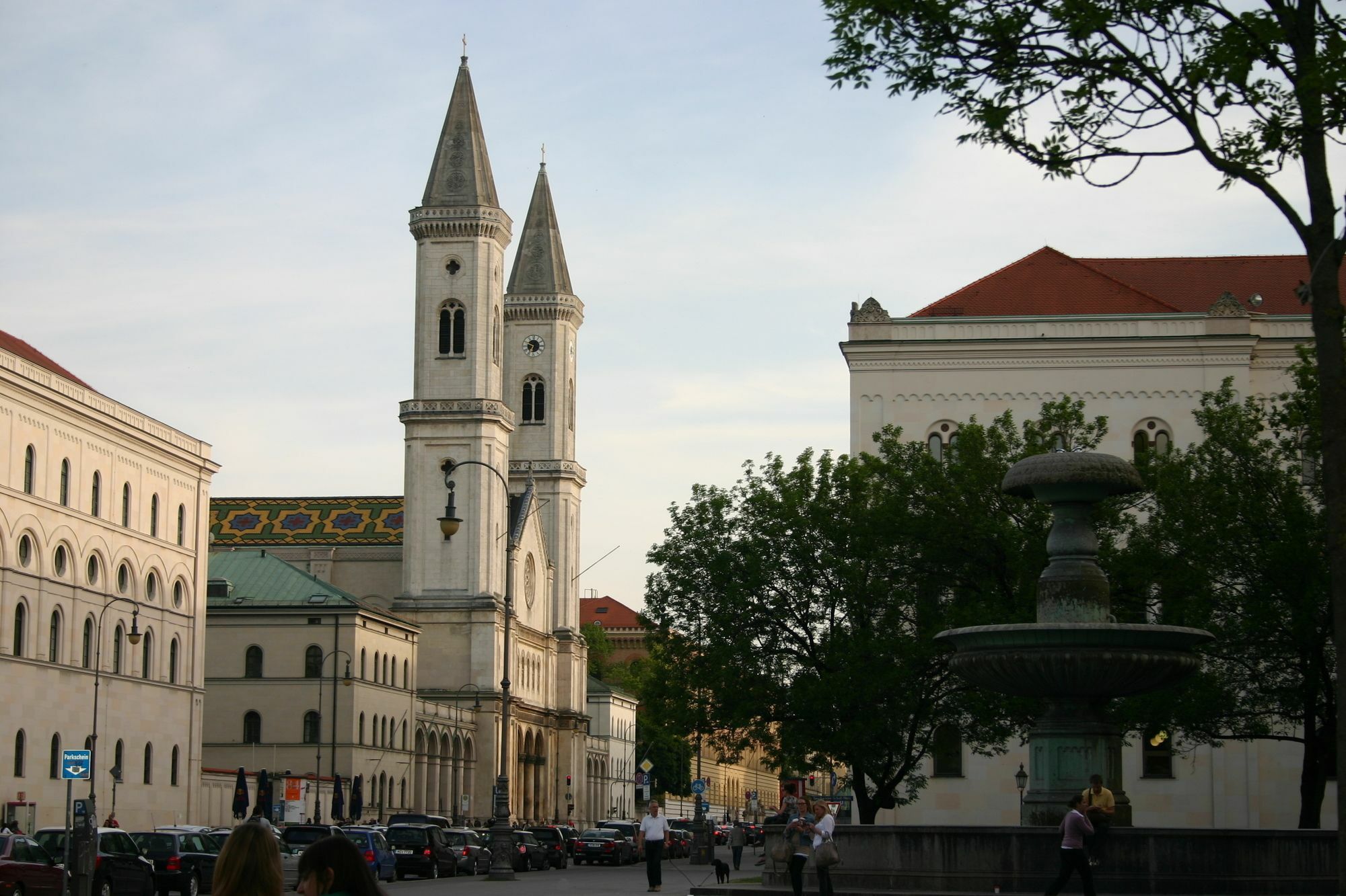 Hauser An Der Universität Hotel München