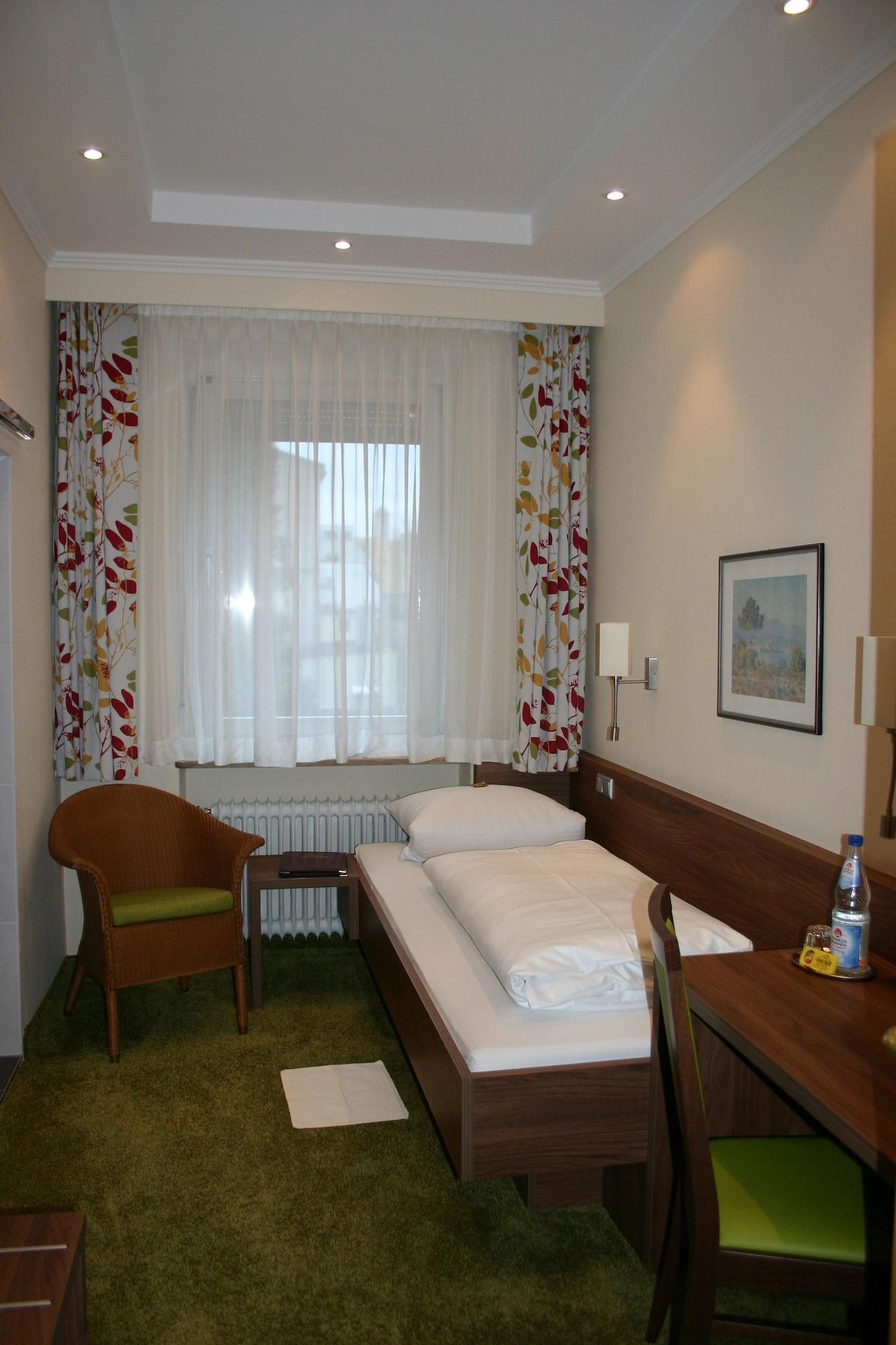 Hauser An Der Universität Hotel München